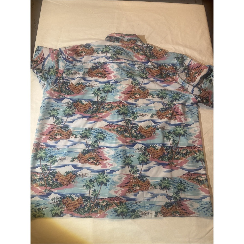 Crown & Ivy Men's Hawaiian Shirt Size XL Button Down Beach Scene Silk Feel - Picture 7 of 7